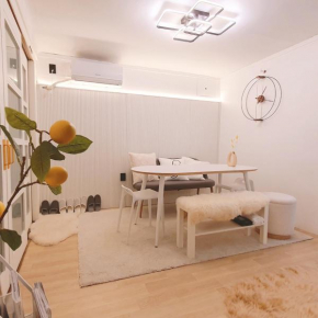 Easel House